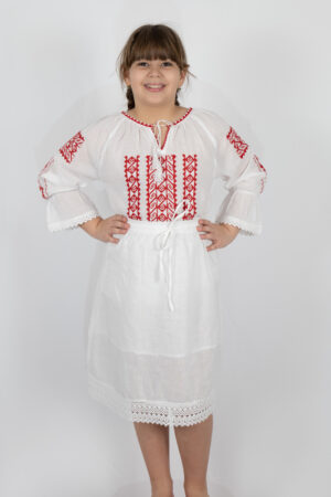 Ie traditionala fetite Gia