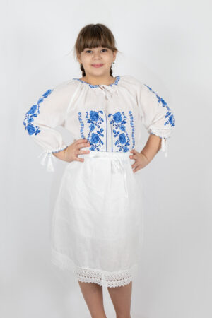 Ie traditionala fetite Steluta 3