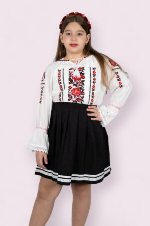 Ie traditionala fetite Fanuca